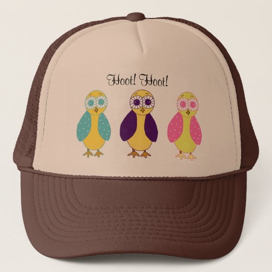 Drie Kleine Hoot Eigenaars Trucker Pet (Voorkant)