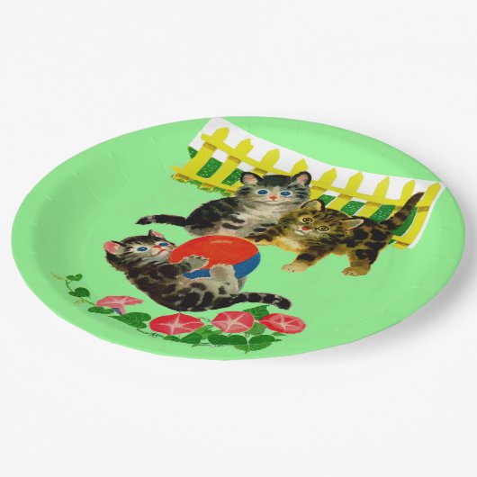 drie kleine kittens papieren bordje (Gekanteld)