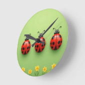 Drie kleurrijke lieveheersbeestjes ronde klok (Hoek)