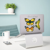 Drie Kleurrijke Vlinders Uw Naam Sticker (Laptop op bureau)