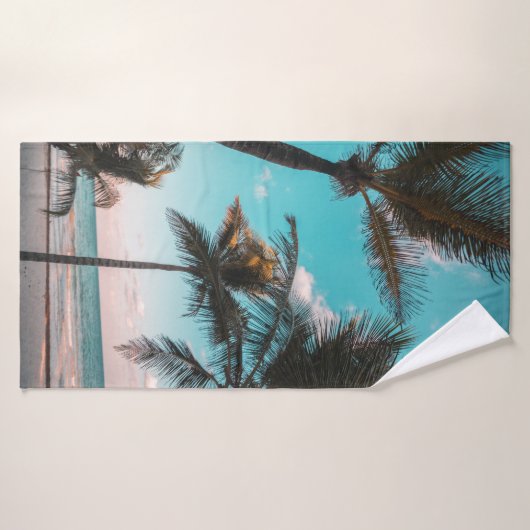 Drie kokosbomen op de kust badhanddoek (Badhanddoek)