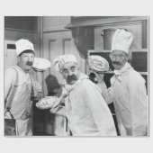 Drie koks houden taarten vast voor een gevecht in  cadeaupapier (Vlak)