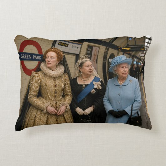 Drie koninginnen in de Londense Tube Accent Kussen (Voorkant)
