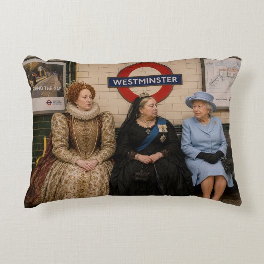 Drie koninginnen in de Londense Tube Accent Kussen (Voorkant)