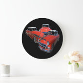 drie koolzure rode en witte vintageauto's, grote klok (Huis)