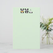 Drie Kute Little Pandas op Green Briefpapier (Staand voorkant)
