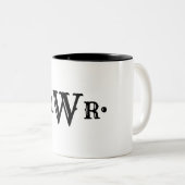 Drie Letter-monogram, aangepast, elegant zwart-wit Tweekleurige Koffiemok (Voorkant rechts)
