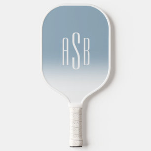 Drie letters Dusty Blue en White Ombre Monogram Pickleball Paddle