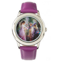 Drie meisjes spelen in een tuin