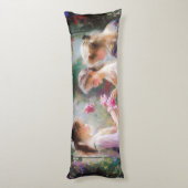 Drie meisjes spelen in een tuin lichaamskussen (Achterkant (Verticaal))