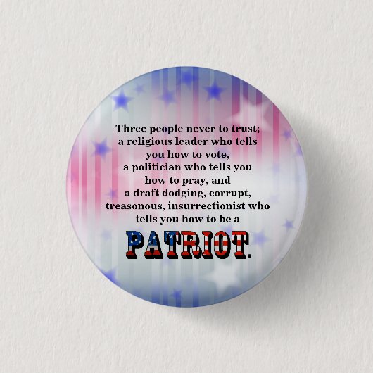 Drie mensen nooit te vertrouwen; ronde button 3,2 cm (Voorkant)