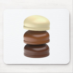 Drie met chocolade omhulde marshmallows muismat