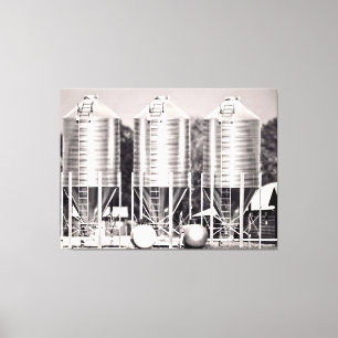 Drie metalen silo's in zwart en wit canvas afdruk