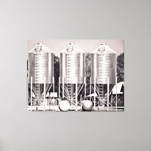Drie metalen silo's in zwart en wit canvas afdruk (Voorkant)