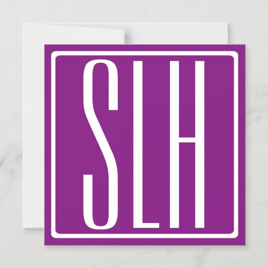 Drie moderne hoofdletters monogram | Wit & Paars Magnetische Uitnodiging (Voorkant)