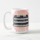 Drie moderne toetsenborden: Synthesizers: KoffieMo Koffiemok (Links)