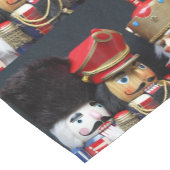 Drie nootmuskers op donkere achtergrond korte tafelloper (Hoek)