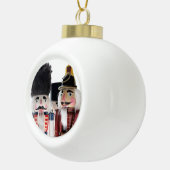drie notenkrakers keramische siervoorwerpen bal ornament (Rechts)