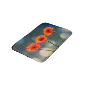 Drie Oranje Gerberas in een Row Bath mat (Gekanteld)