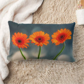 Drie Oranje Gerberas in een Row Lumbar-kussen Kussen (Deken)