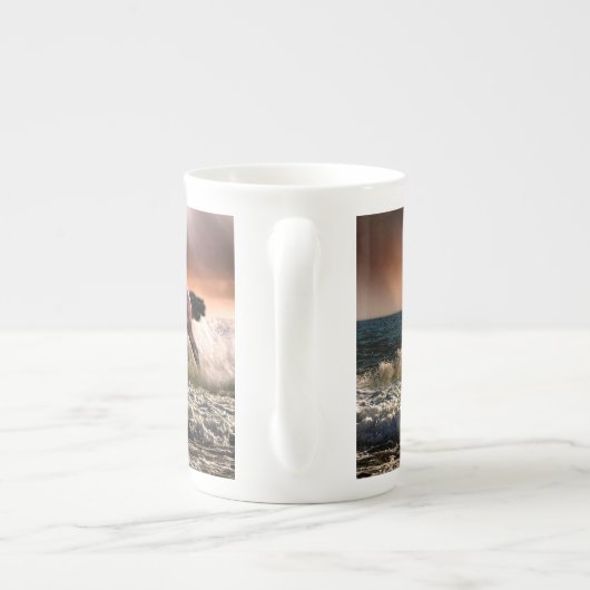 Drie paarden die in de oceaan ronddraaien porselein kop (Achterkant)