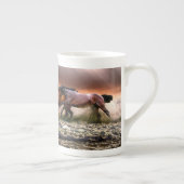 Drie paarden die in de oceaan ronddraaien porselein kop (Rechts)