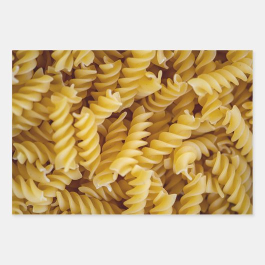 Drie Pasta foto's Penne Fusilli Farfalle Inpakpapier Vel (Voorkant)