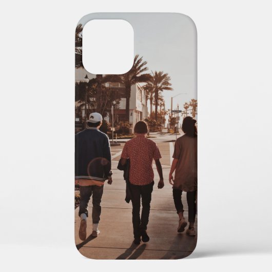 Drie personen die bij palmbomen lopen Case-Mate iPhone case (Achterkant)