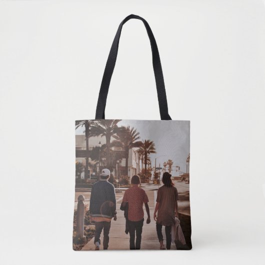 Drie personen die bij palmbomen lopen tote bag (Voorkant)