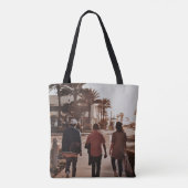 Drie personen die bij palmbomen lopen tote bag (Achterkant)