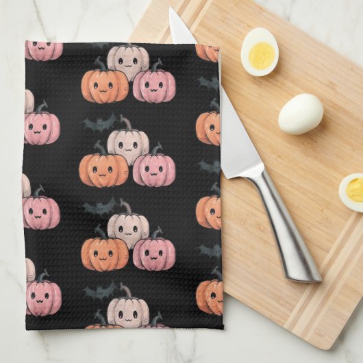 Drie pompoenen en een vleermuispatroon Halloween Theedoek (Quarter Fold)