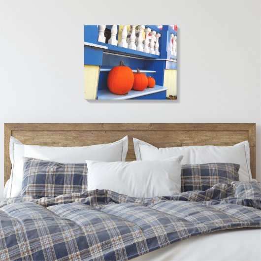 Drie pompoenen op een Stap - Martha's wijntuin Canvas Afdruk (Insitu (Slaapkamer))