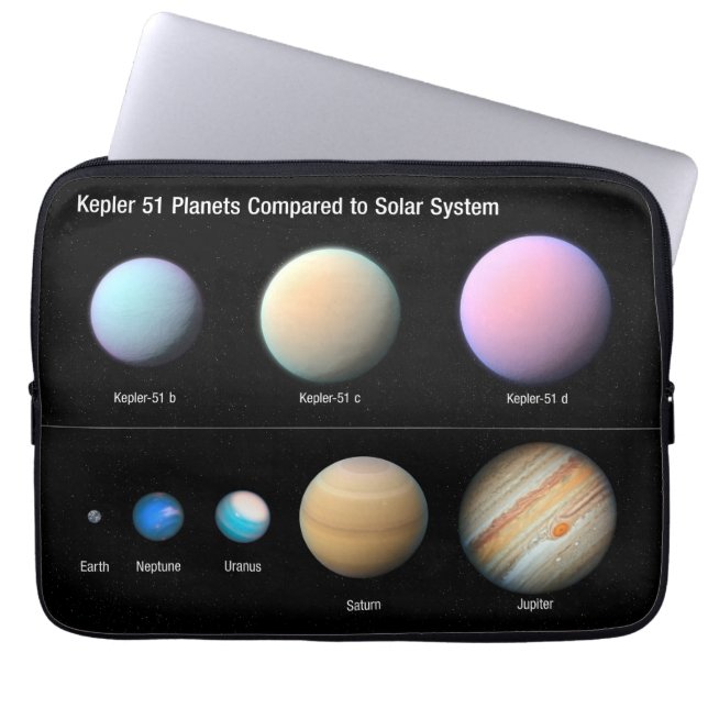 Drie reuzenplaneten rond Kepler 51 Laptop Sleeve (Voorkant)
