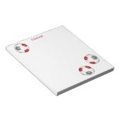 Drie rode grijze voetballen gepersonaliseerd notitieblok (Schuin)