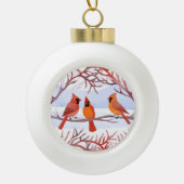 Drie rode kardinalen in besneeuwde takken keramische bal ornament (Voorkant)
