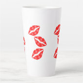 Drie rode lipstick Kisses met White Patroon Gift Latte Mok (Voorkant)