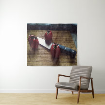 Drie rode tomaten op een hakbord