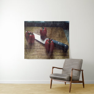 Drie rode tomaten op een hakbord wandkleed