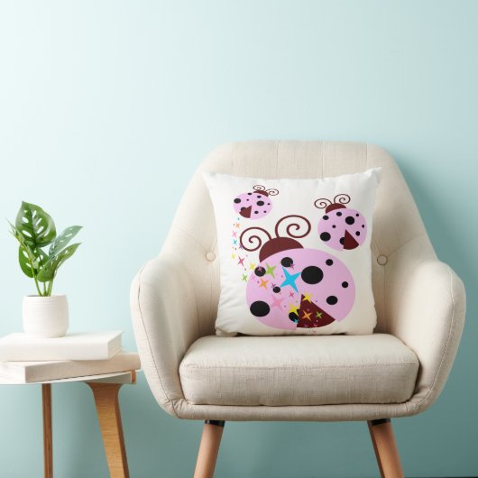 Drie roze en zwarte ladybug met sterren kussen (Stoel)