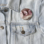 Drie roze kosmos ronde button 5,7 cm (In situ)