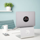 Drie ruiters registreren doorzichtige sticker (Laptop op bureau)