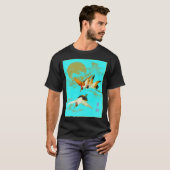 Drie sarus kraan vliegen voor de maan t-shirt (Voorkant volledig)