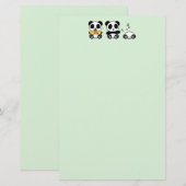 Drie schattige kleine panda's op groen briefpapier (Voorkant / Achterkant)