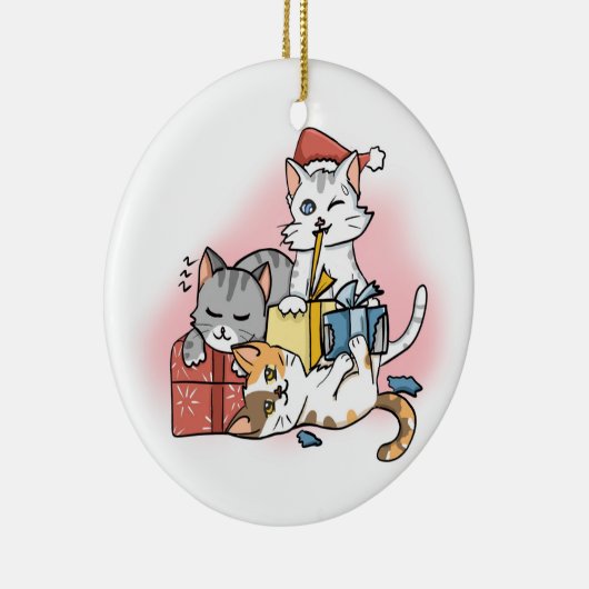 Drie Schattigee Cartoon Kerstmis Kittens uitpakken Keramisch Ornament (Rechts)