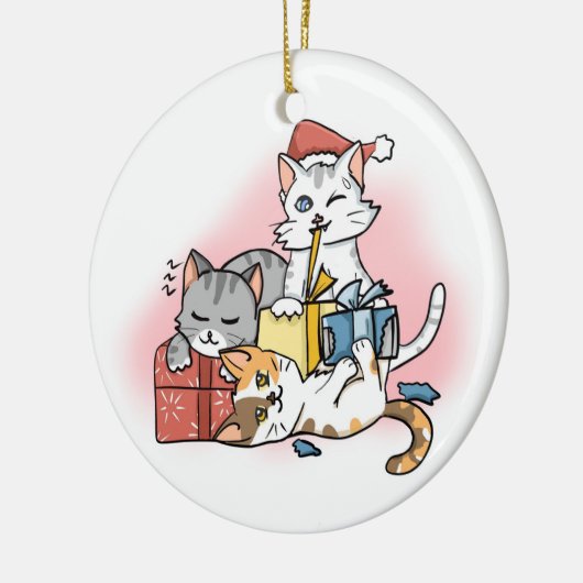 Drie Schattigee Cartoon Kerstmis Kittens uitpakken Keramisch Ornament (Links)