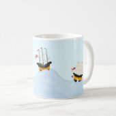 Drie schepen varen op het Rolling Zee Nautical Koffiemok (Voorkant rechts)