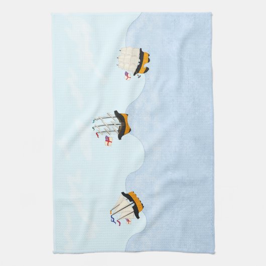 Drie schepen varen op het Rolling Zee Nautical Theedoek (Verticaal)