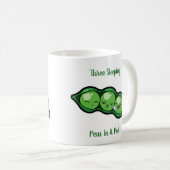 Drie slapende erwten in een peul koffiemok (Voorkant rechts)