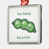 Drie slapende erwten in een peul metalen ornament (Links)