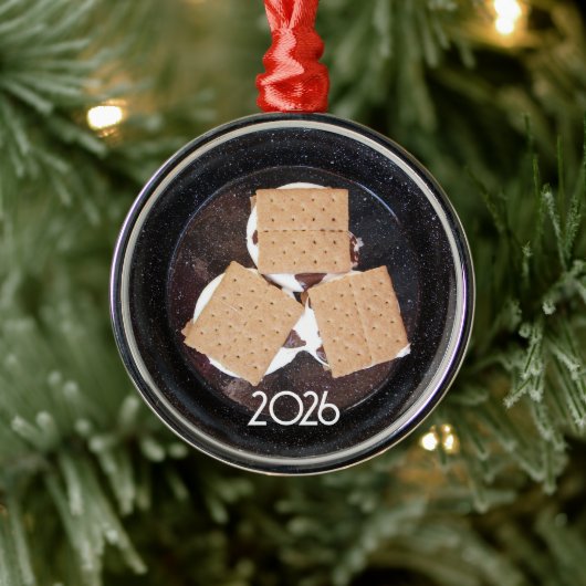 Drie S'mores op een metalen kampplaatornament Ornament (Boom)